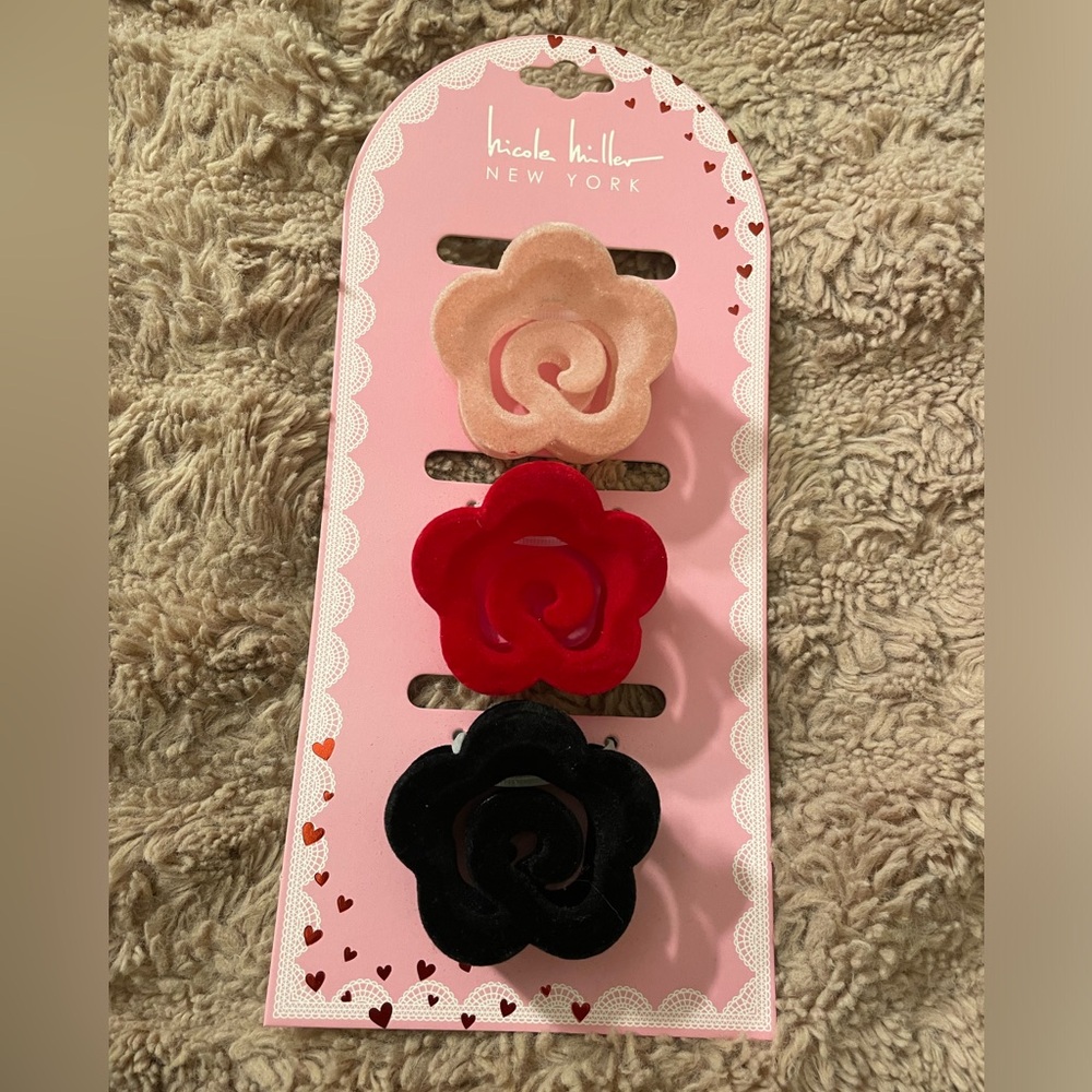 NWT Nicole Miller New York Three Velvet Flower Claw Hair Clips